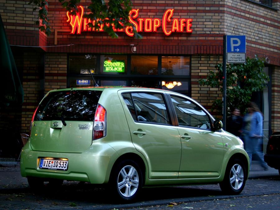  Daihatsu Sirion 2005 года  (фото 14 из 16)